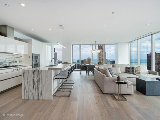 363 E Wacker Drive 4208, Chicago, IL 60601