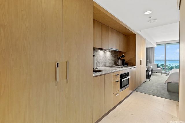 383 Kalaimoku Street E1803, Honolulu, HI 96815