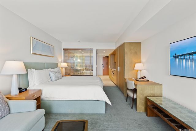 383 Kalaimoku Street E1803, Honolulu, HI 96815