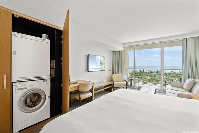 383 Kalaimoku Street E1803, Honolulu, HI 96815