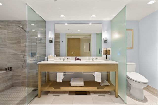 383 Kalaimoku Street E1803, Honolulu, HI 96815