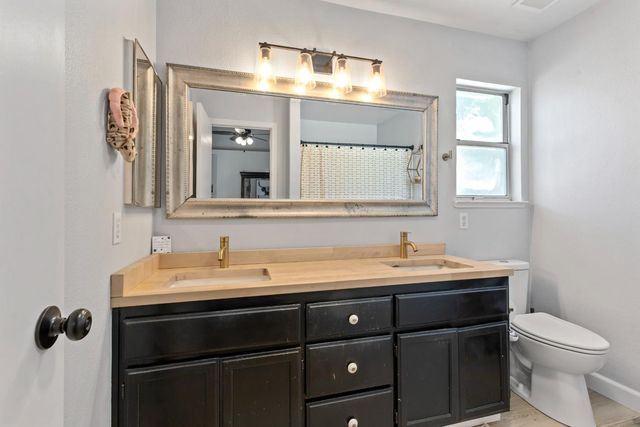 2713 Amadeus Dr, Modesto, CA 95358