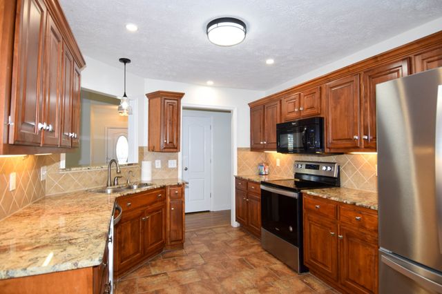 185 Stanley Dr, Gallatin, TN 37066