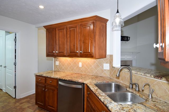 185 Stanley Dr, Gallatin, TN 37066