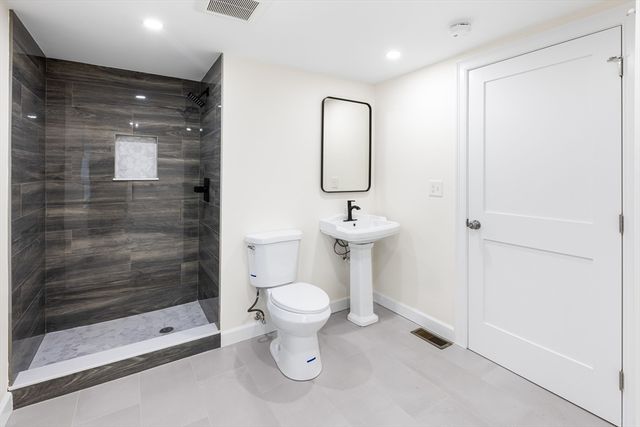 232 Lake Dr, Hamilton, MA 01982