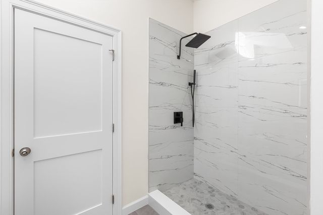 232 Lake Dr, Hamilton, MA 01982