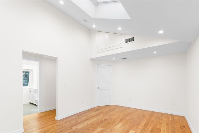 232 Lake Dr, Hamilton, MA 01982