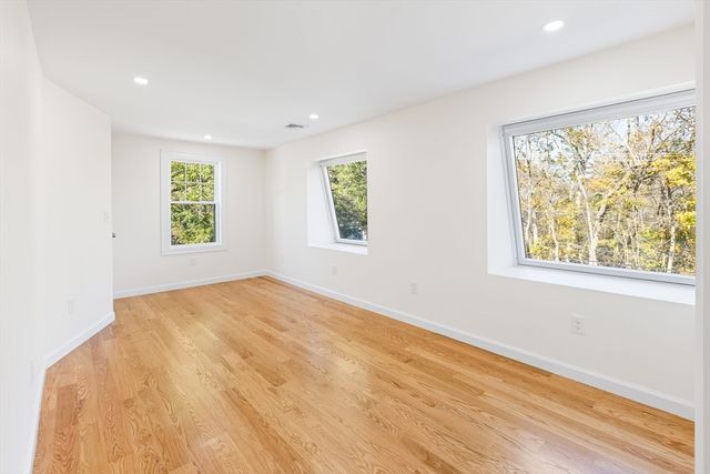 232 Lake Dr, Hamilton, MA 01982