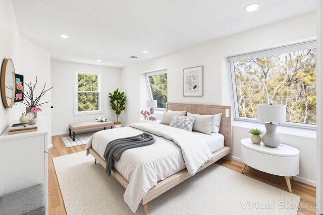 232 Lake Dr, Hamilton, MA 01982