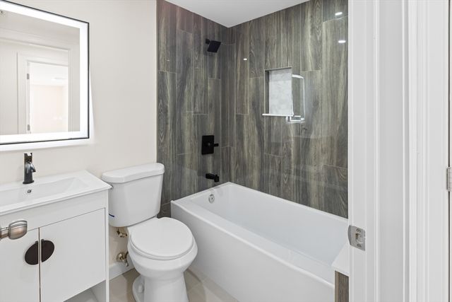 232 Lake Dr, Hamilton, MA 01982