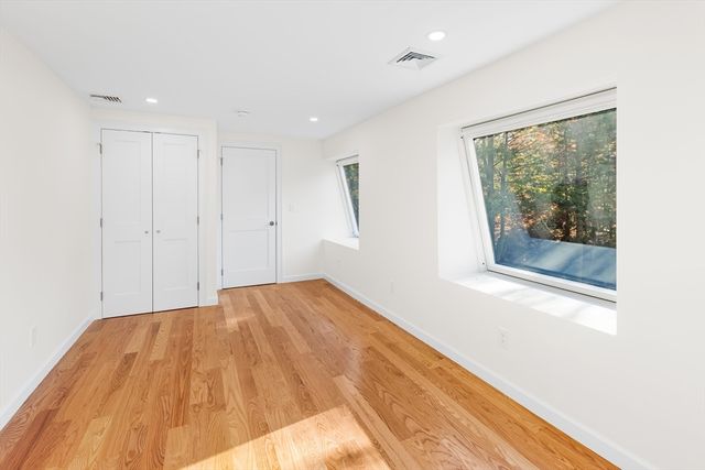 232 Lake Dr, Hamilton, MA 01982