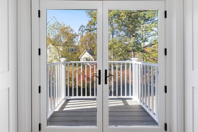 232 Lake Dr, Hamilton, MA 01982