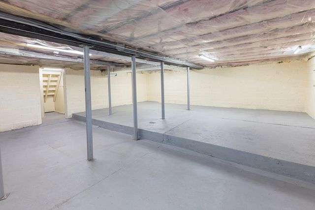 232 Lake Dr, Hamilton, MA 01982