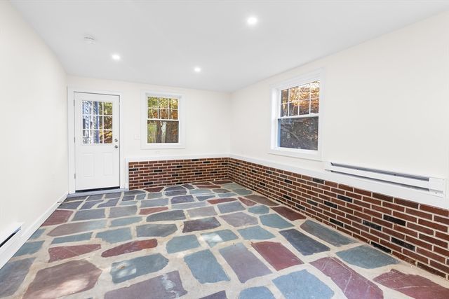 232 Lake Dr, Hamilton, MA 01982