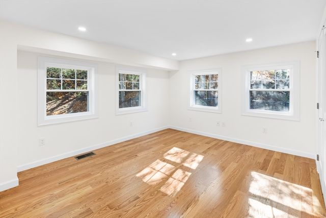 232 Lake Dr, Hamilton, MA 01982