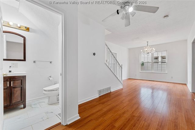 6565 Roosevelt Avenue, Charleston, WV 25304