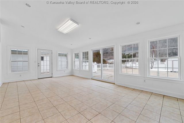 6565 Roosevelt Avenue, Charleston, WV 25304