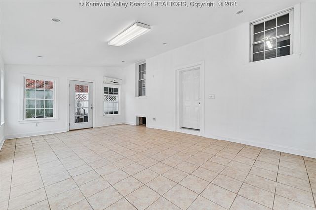 6565 Roosevelt Avenue, Charleston, WV 25304