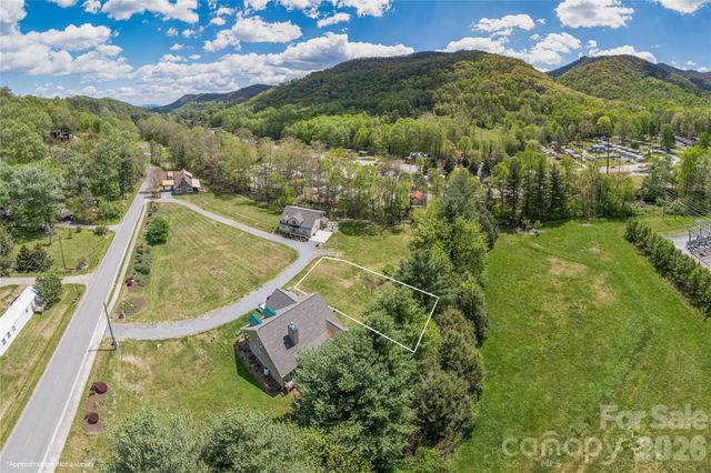 600 Sophie Road, Maggie Valley, NC 28751