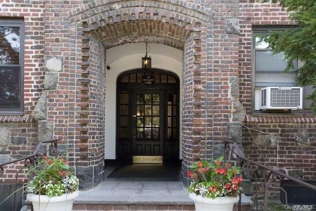 141 Wyckoff Place 4A, Woodmere, NY 11598