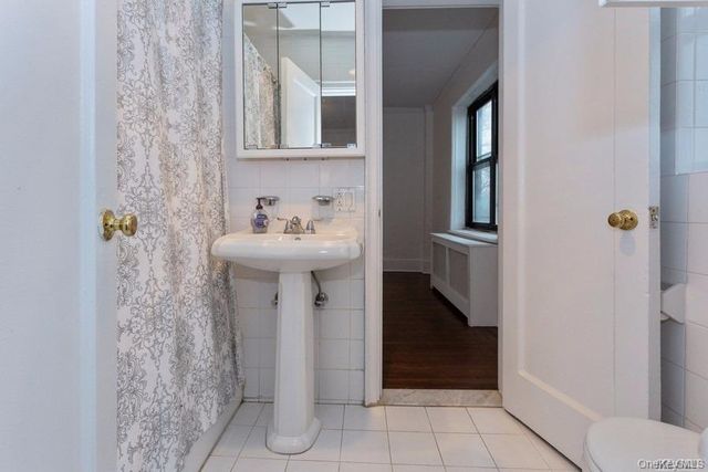 141 Wyckoff Place 4A, Woodmere, NY 11598