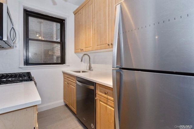 141 Wyckoff Place 4A, Woodmere, NY 11598