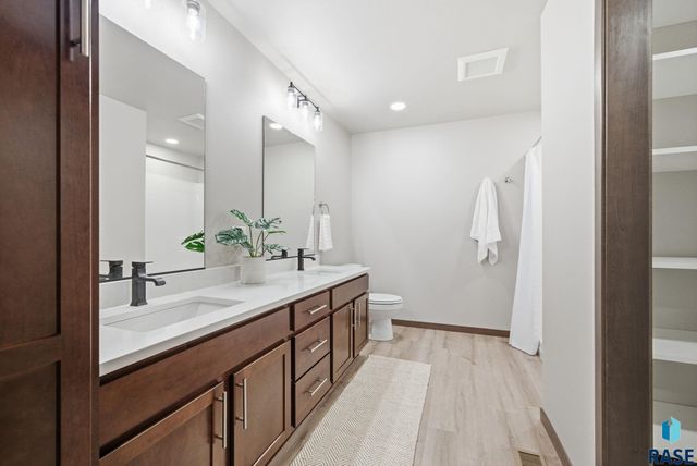 2818 E Hazelnut St Street, Brandon, SD 57005