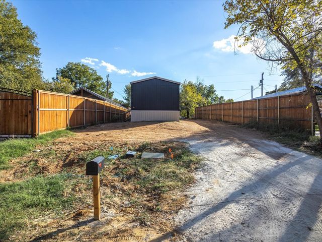 7173 Floral Street, Azle, TX 76020