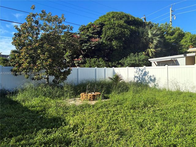 622 Avenida Hermosa, West Palm Beach, FL 33405