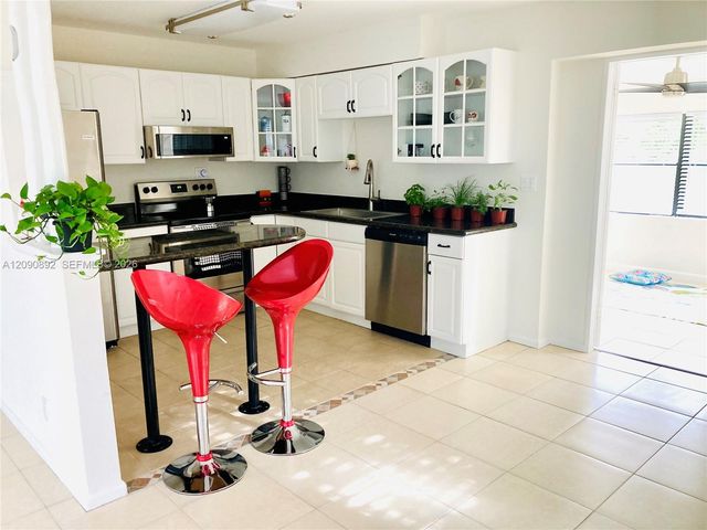 622 Avenida Hermosa, West Palm Beach, FL 33405