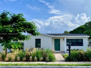 622 Avenida Hermosa, West Palm Beach, FL 33405