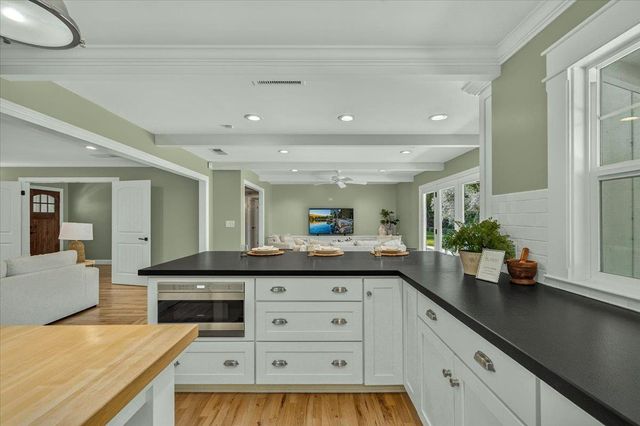 505 E Swift Avenue, Fresno, CA 93704