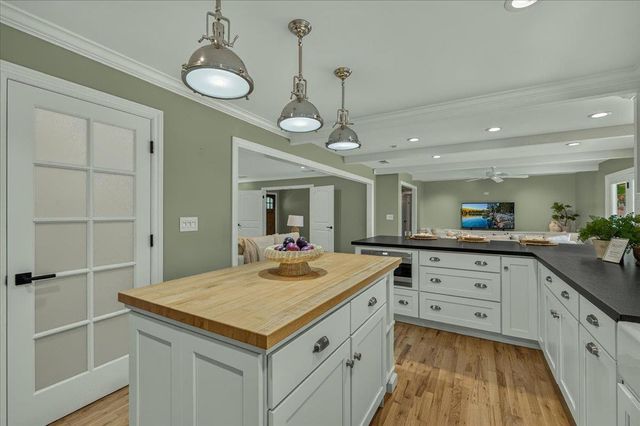 505 E Swift Avenue, Fresno, CA 93704