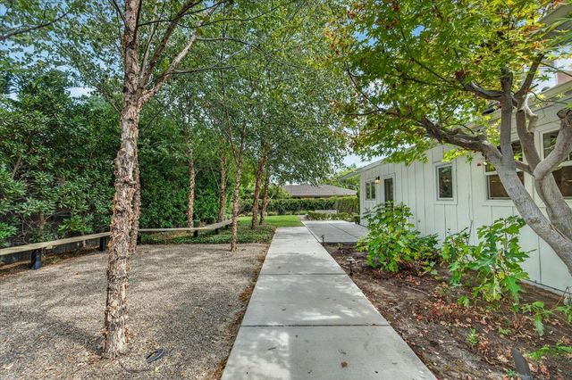 505 E Swift Avenue, Fresno, CA 93704