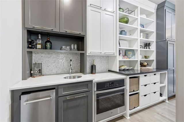 11211 W 171st Terrace, Overland Park, KS 66221
