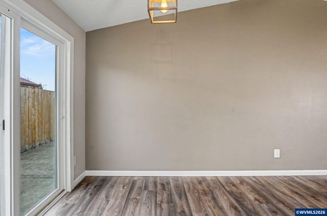 634 S Sunrise Dr, Jefferson, OR 97352