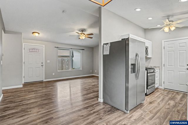 634 S Sunrise Dr, Jefferson, OR 97352