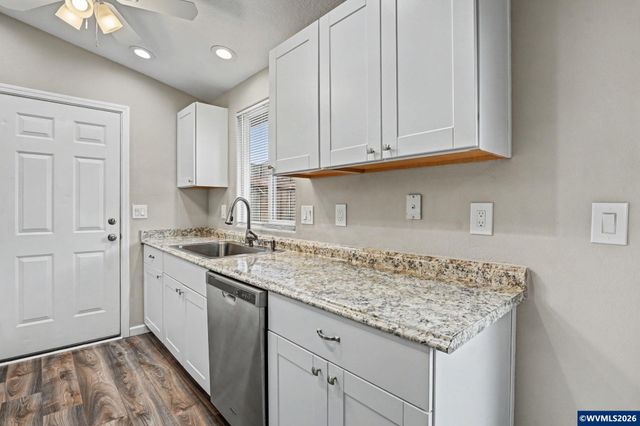 634 S Sunrise Dr, Jefferson, OR 97352