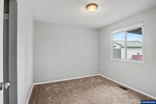 634 S Sunrise Dr, Jefferson, OR 97352