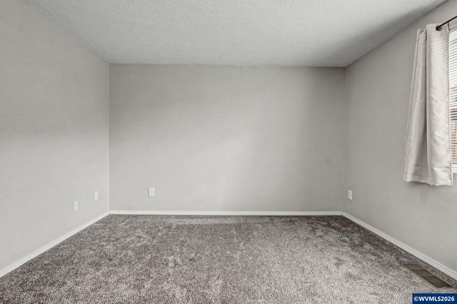 634 S Sunrise Dr, Jefferson, OR 97352