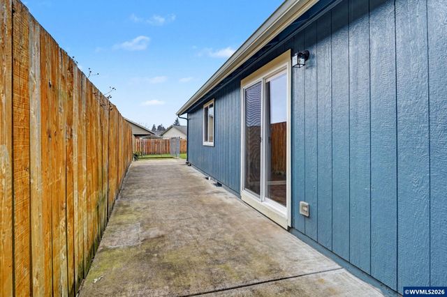 634 S Sunrise Dr, Jefferson, OR 97352