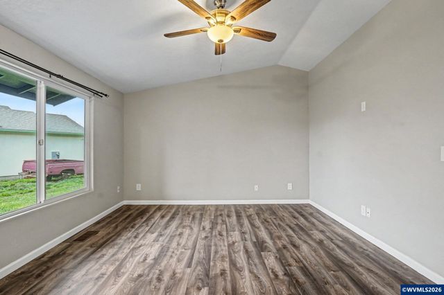 634 S Sunrise Dr, Jefferson, OR 97352