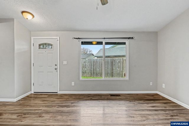 634 S Sunrise Dr, Jefferson, OR 97352