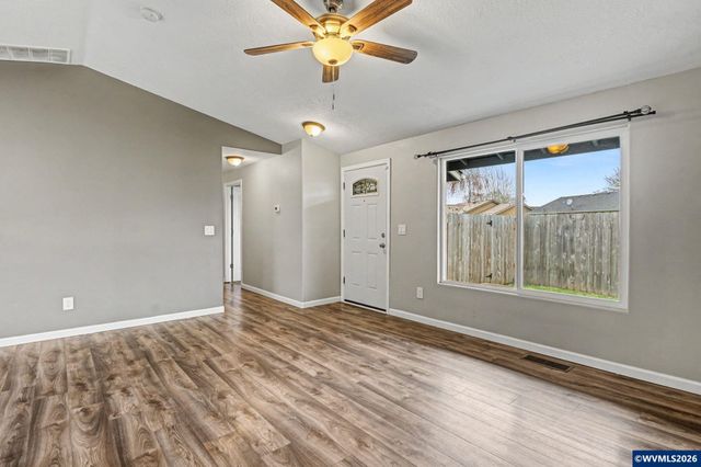 634 S Sunrise Dr, Jefferson, OR 97352