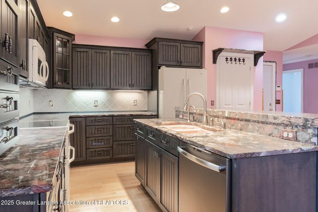 293 Vansickle Drive 18, Charlotte, MI 48813