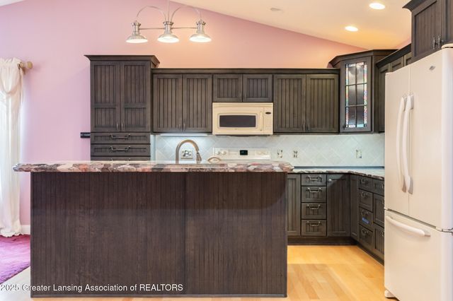 293 Vansickle Drive 18, Charlotte, MI 48813