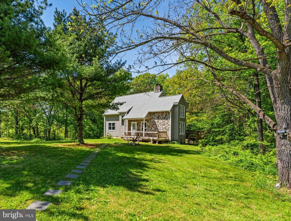 102 HALL RD, Front Royal, VA 22630