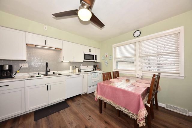 804 John STREET, Waukesha, WI 53188