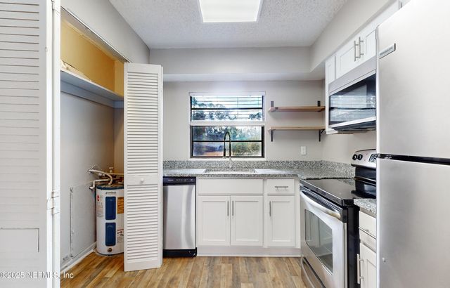 7080 WILEY Road 3, Jacksonville, FL 32210