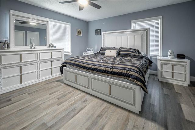 10105 E 35th Street S, Independence, MO 64052